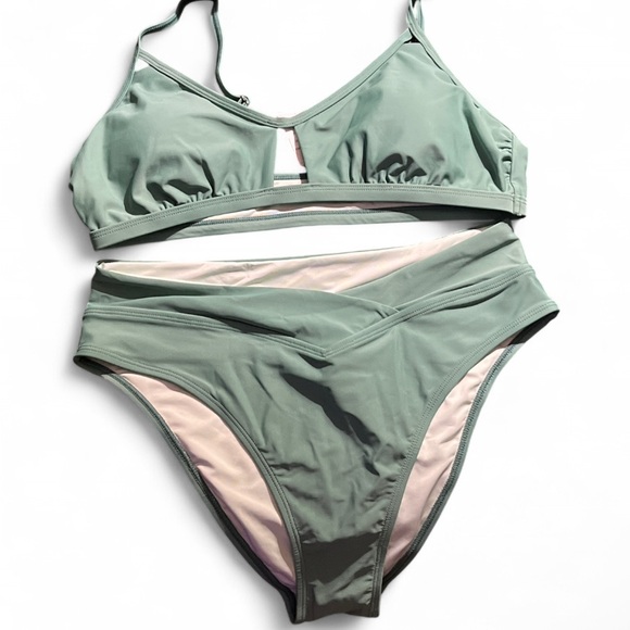 Cupshe Other - Women's Green Cupshe Bikini Set